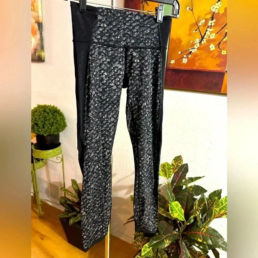 Lululemon Athletica leggings size 4